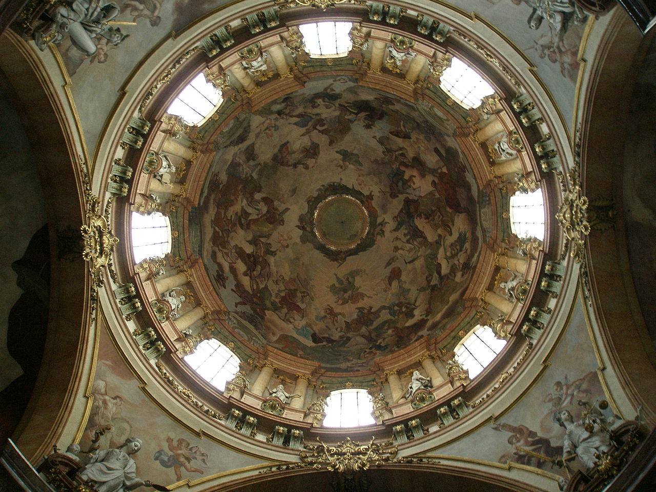 Malířská výzdoba v kupoli kostela